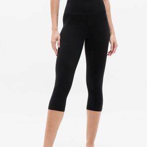 Athleta Black Elation Capri Leggings